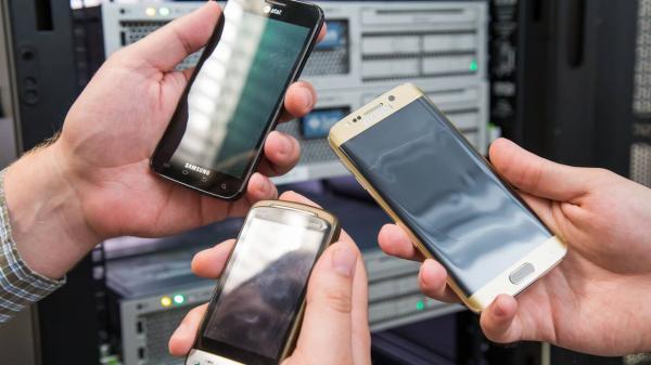 6 اقدام ضروری قبل از دور انداختن تلفن همراه